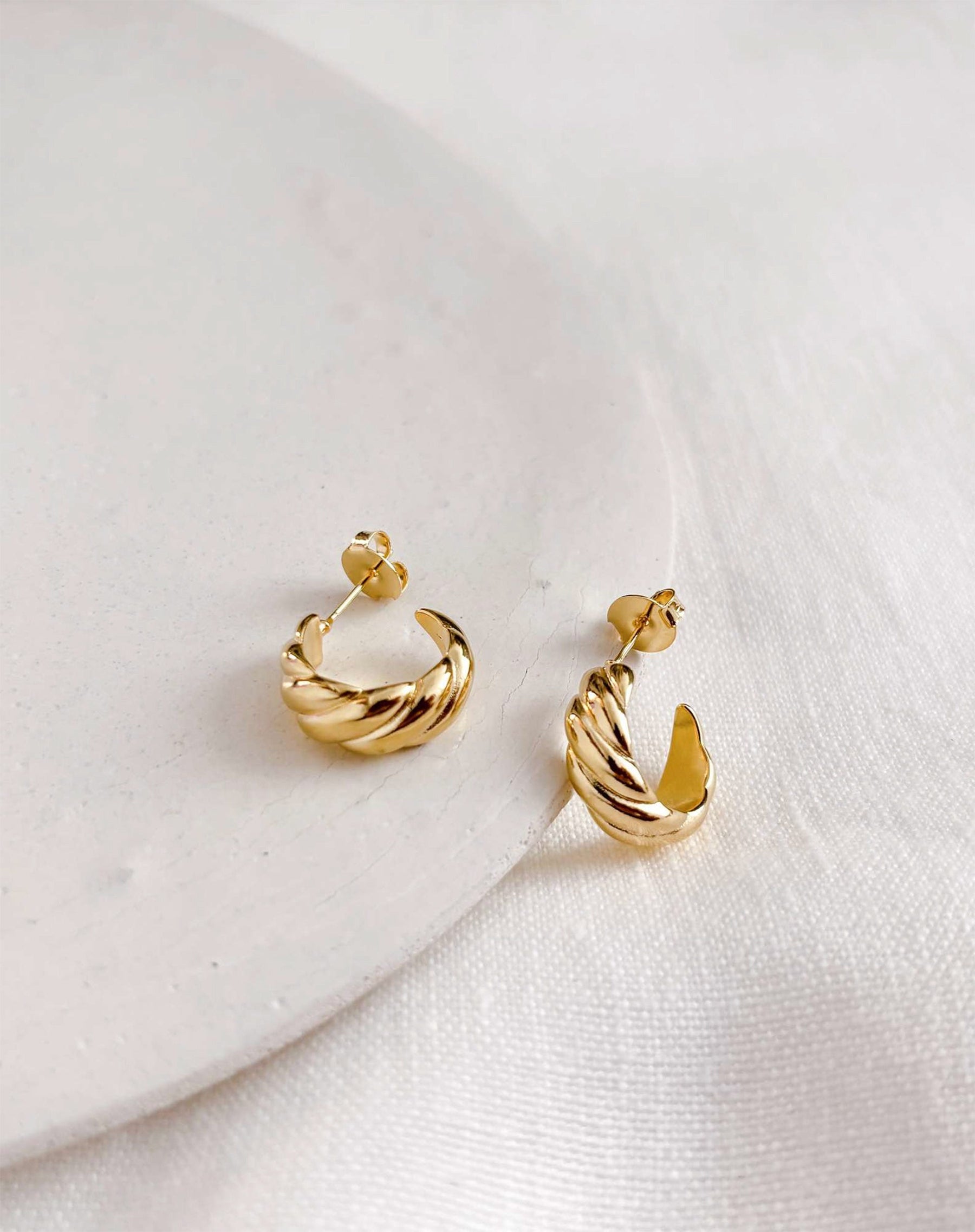 Meia Argola Croissant - Dourado