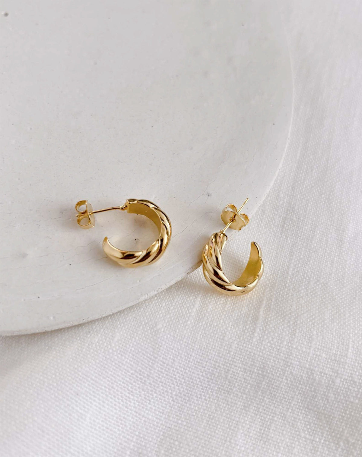 Meia Argola Croissant - Dourado